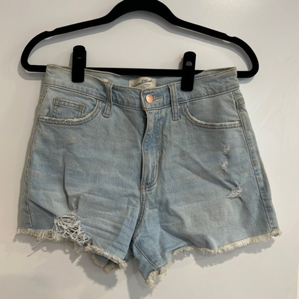 Universal thread cutoff Jean shorts